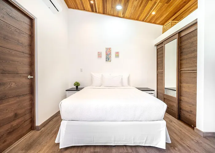 Walk To Shops & Eats! Cozy Playas Del Apartment Coco
